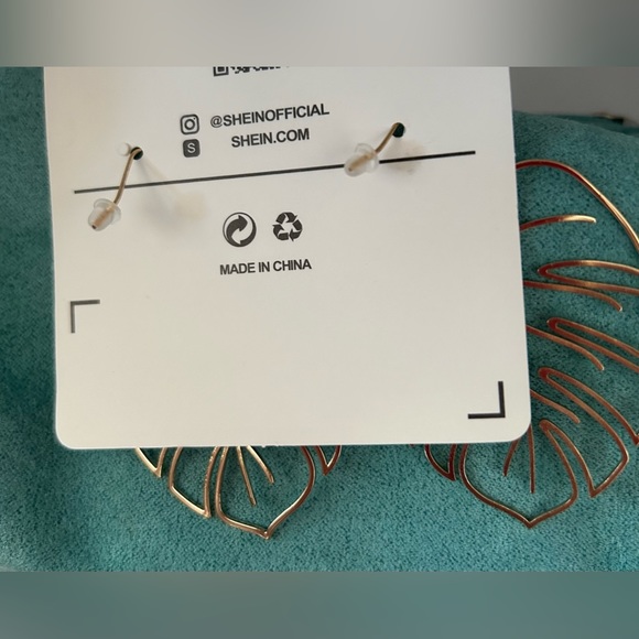 Golden Monstera Leaf Holographic Cut-out Dangle Earrings - Picture 4 of 6